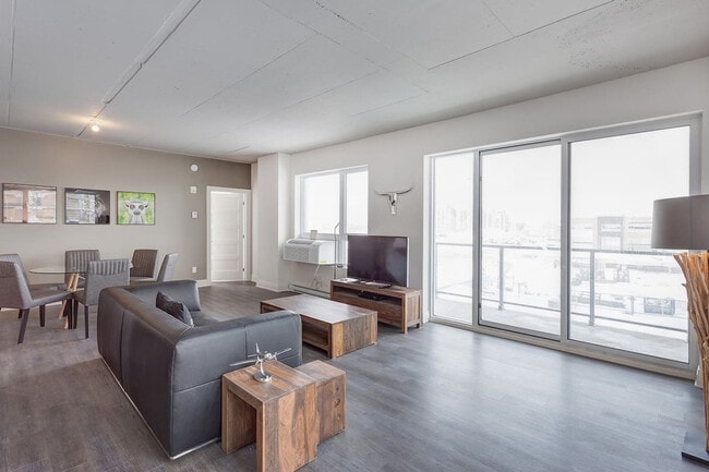 Building Photo - 3075 Promenade du Quartier-Saint-Martin