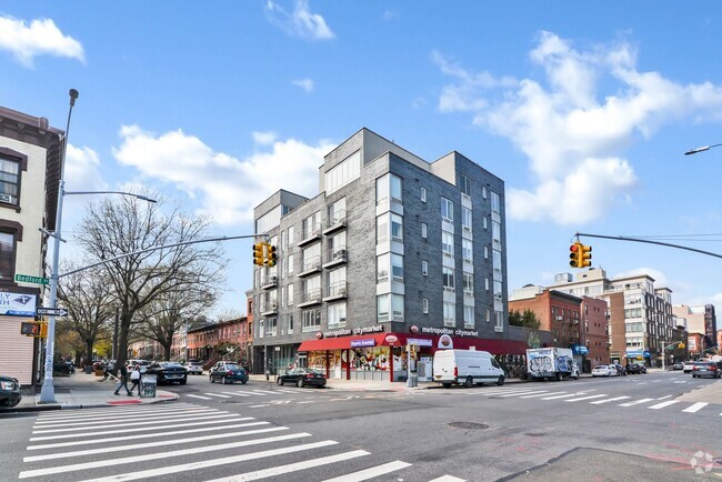Building Photo - Superb Spacious and Sunlit 1 Bedroom Condo