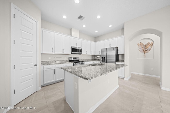8008 Gullen Dr