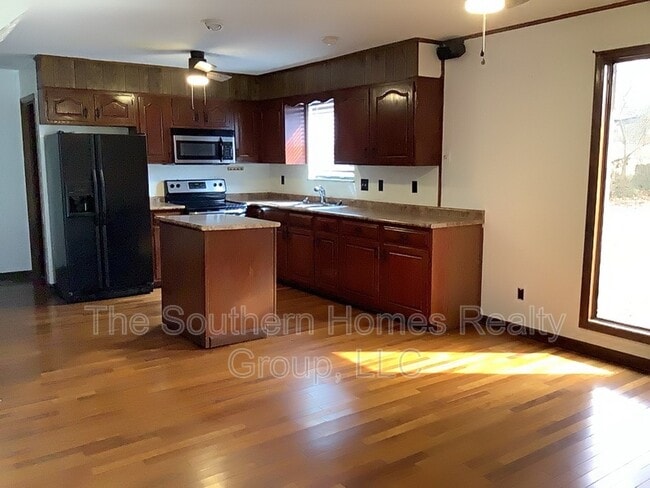 Photo - 1221 S Matlock Ave