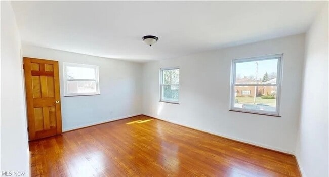 Photo - 20460 Lakeshore Blvd