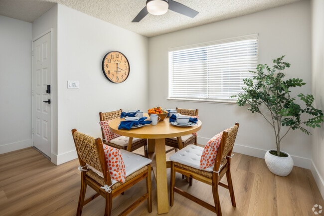 Photo - Standiford Court Apartments