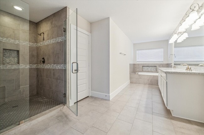 Building Photo - 4612 Chartres St