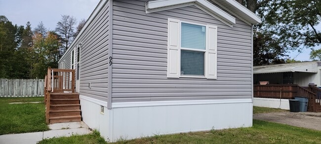 Photo - 99 Sheppard Ave