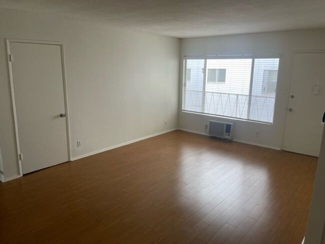 119 - 7631 Norton Ave