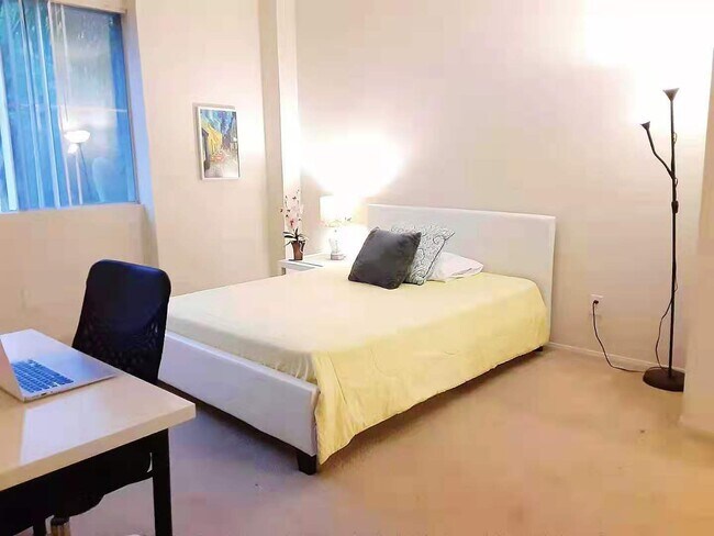 Photo - 1561 S Barrington Ave