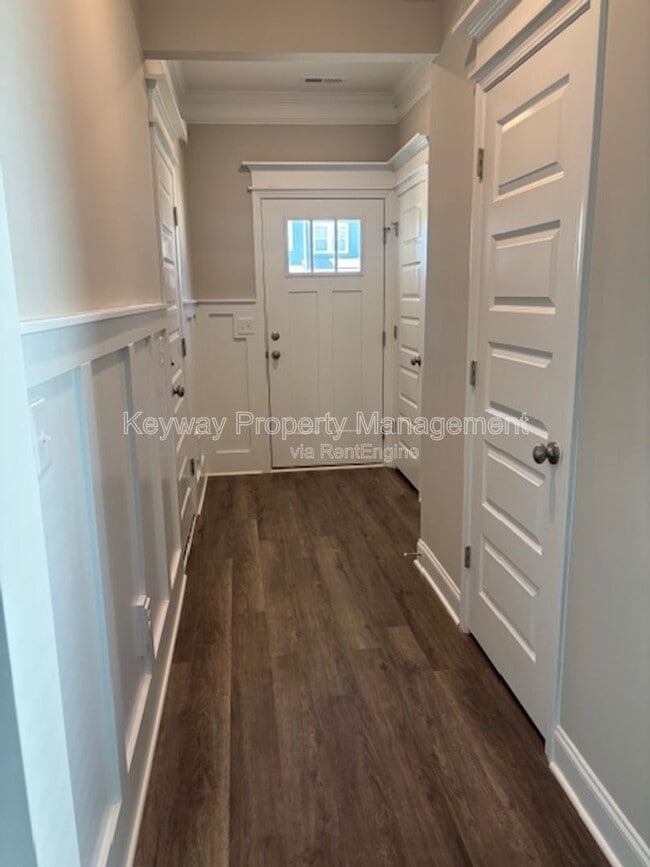 Photo - 2044 Denmark Ave SE