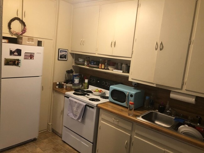 Photo - 475 Woodlawn Ave