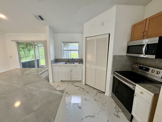 Photo - 2410 George Ave S