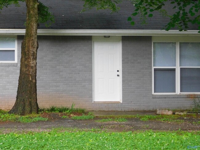 Photo - 314 Harolds Dr NW