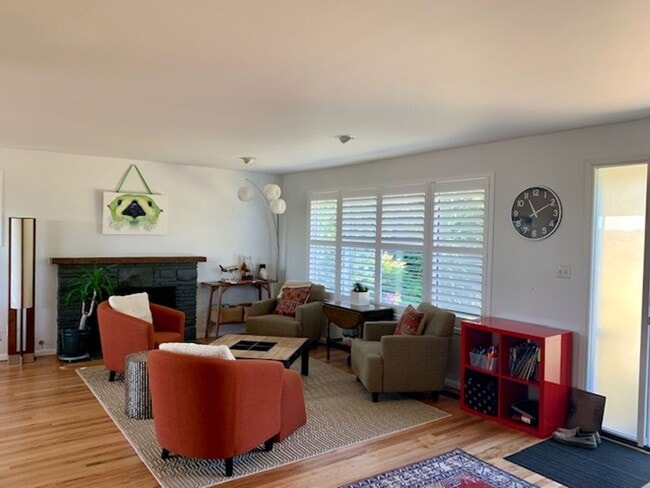 Photo - Spacious 4 Bedroom Magnolia Home Available June 12th