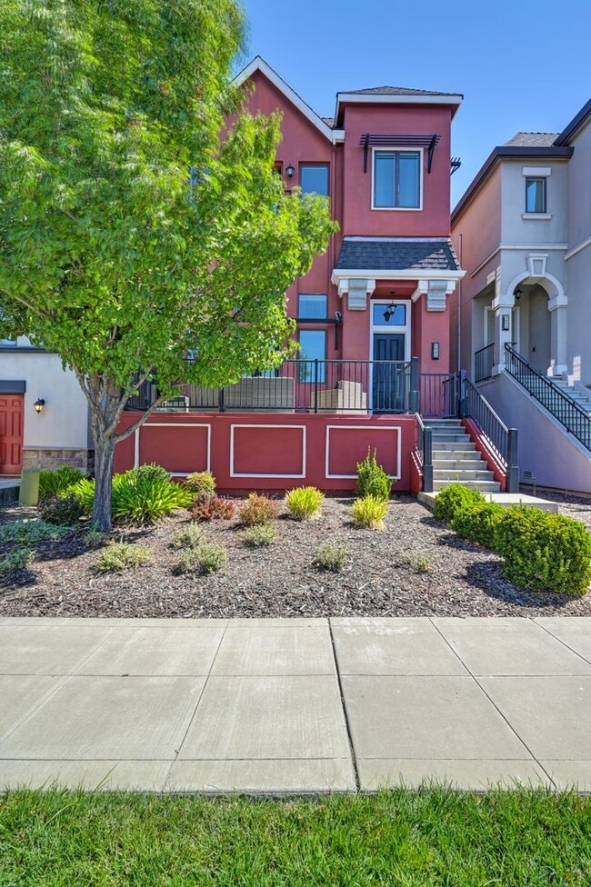 Photo - 3 bedroom | 2.5 bathroom | Crocker Village Brownstone