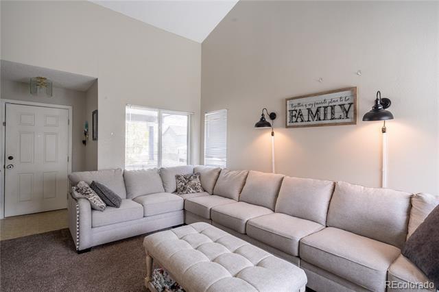 Photo - 857 Regent Ct