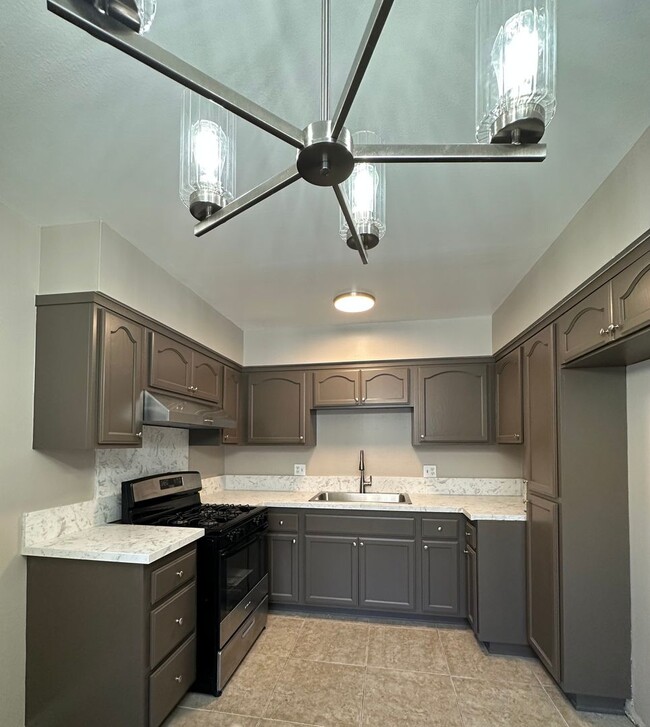 Building Photo - Kroeger Unit B