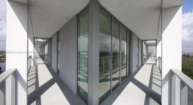 Building Photo - 2000 Metropica Wy Unit 1109 Rental