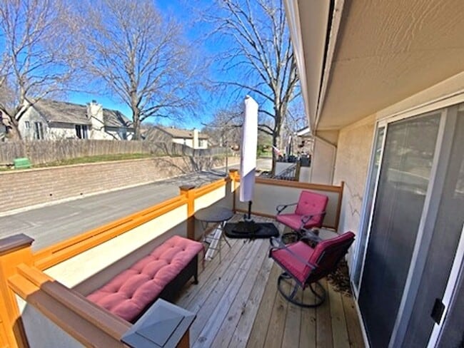 Photo - 3 Level Townhome w/ attached Garage - Fill Out an Application Today!!!