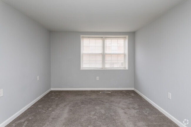 2BR, 1BA Townhome - 783SF - Primary Bedroom - Pleasantview