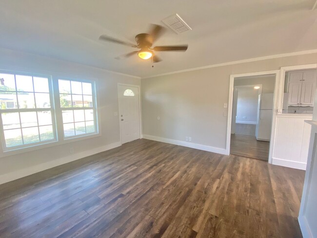 Photo - Pre- leasing now for 3/2 home near Maxey Park and Covenant Hospital