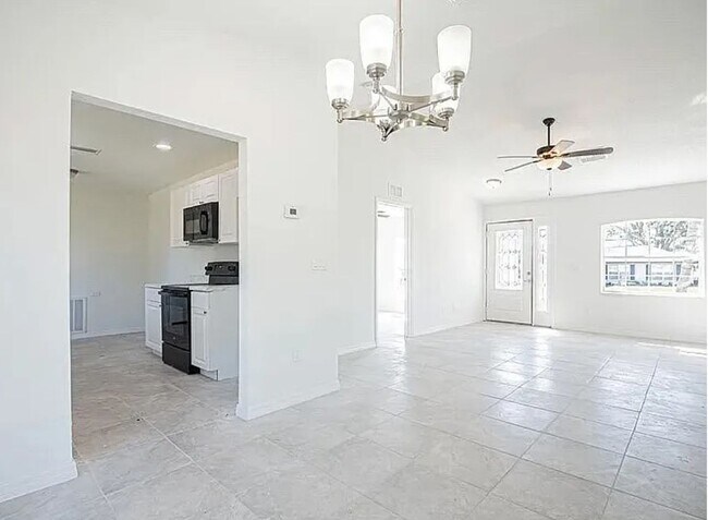 Photo - 3/2/1 Single Family home- Available now!