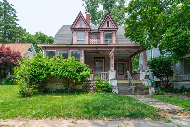 Building Photo - 724 W Prairie Ave Rental