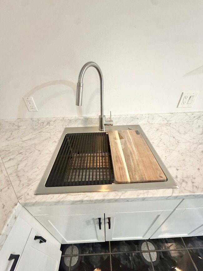 Photo - Charming/updated studio in North Highlands!