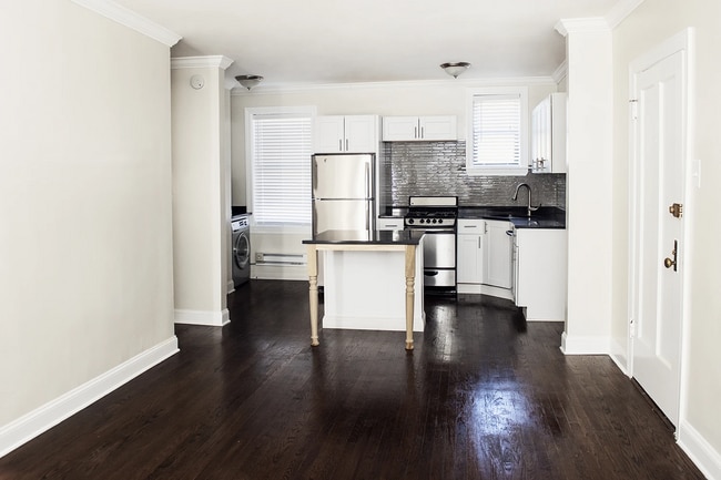 Building Photo - 3842 N Greenview Ave Unit 3