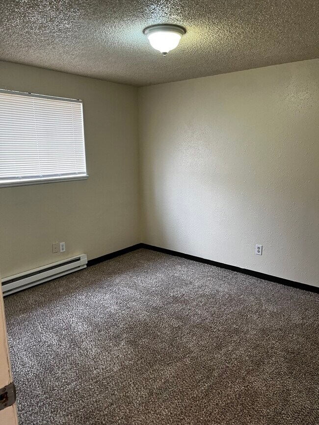 Photo - Duplex unit East Nampa near NNU and Downtown!