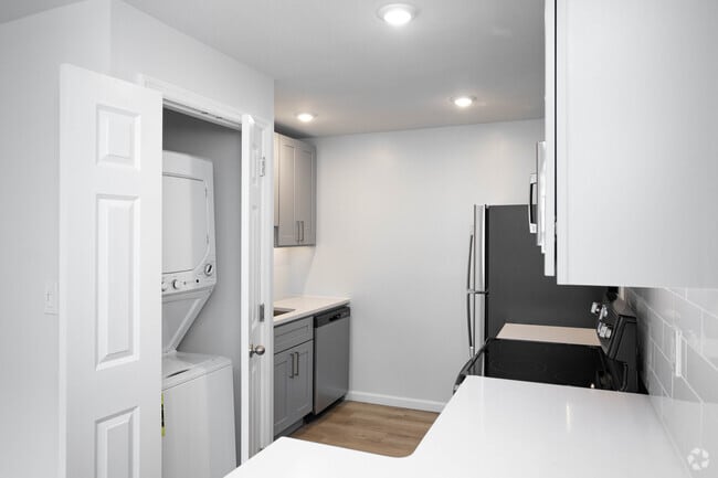 1BR,1BA - 780SF - Heritage Oyster Bay