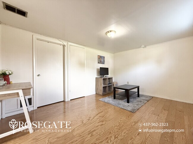 Photo - Pet-Friendly, All-Inclusive 1-Bedroom Corner Basement Apartment with Internet – Scarborough Unité 2