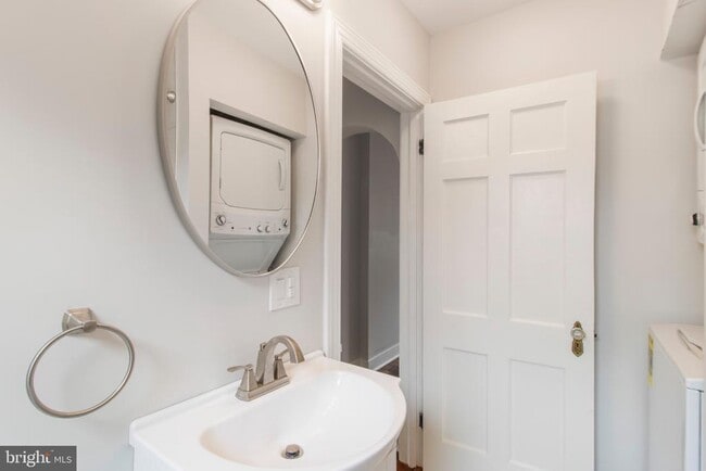 Building Photo - 6011 North Dakota Ave NW