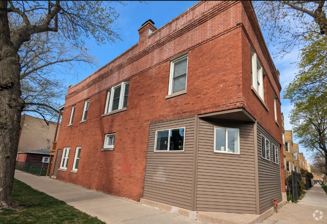 Building Photo - 3756 W Windsor Ave Unit 2 Rental