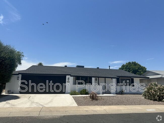 Building Photo - 10806 W Camelot Cir Rental