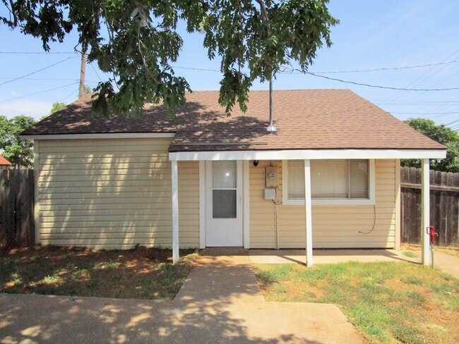 Building Photo - Cute and Private One Bedroom House