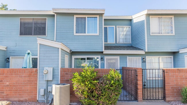 Photo - 2301 E University Dr