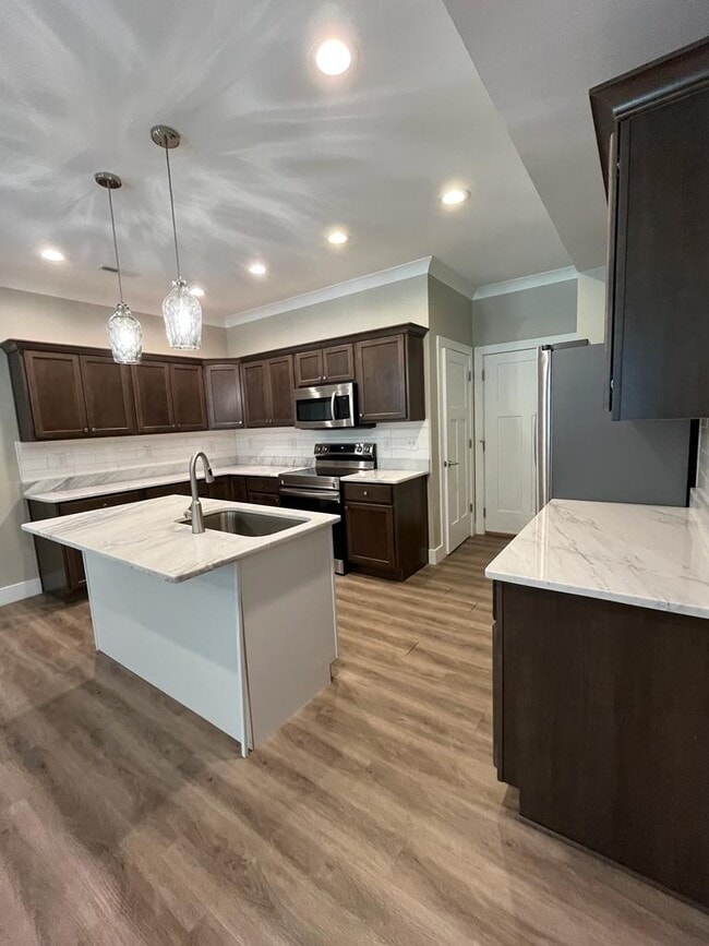 Photo - 1862 Young Rd SE