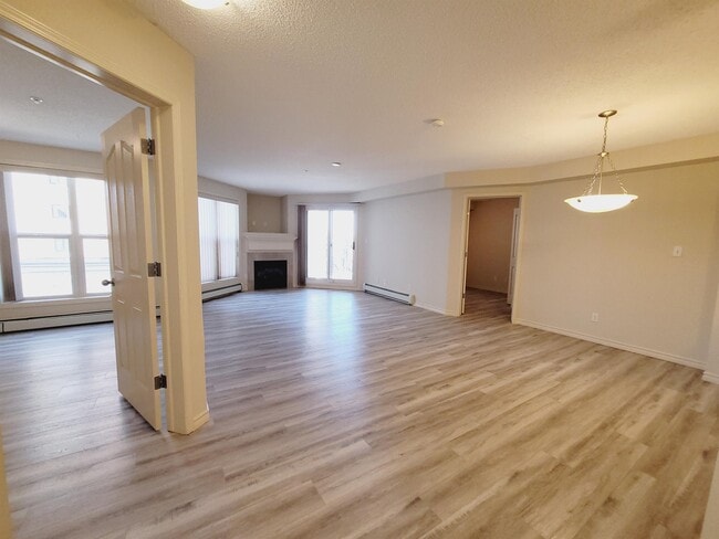 Photo - 10311-10111 111 St NW