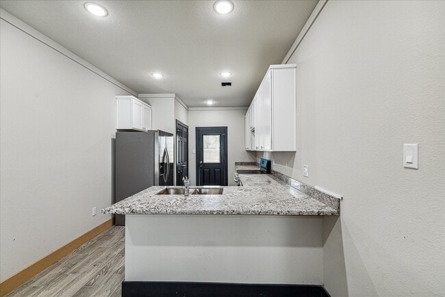 Photo - 7918 Bowen St