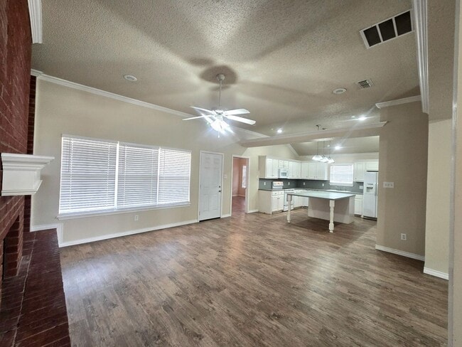 Photo - Beautiful 3/2/2 with real wood floors