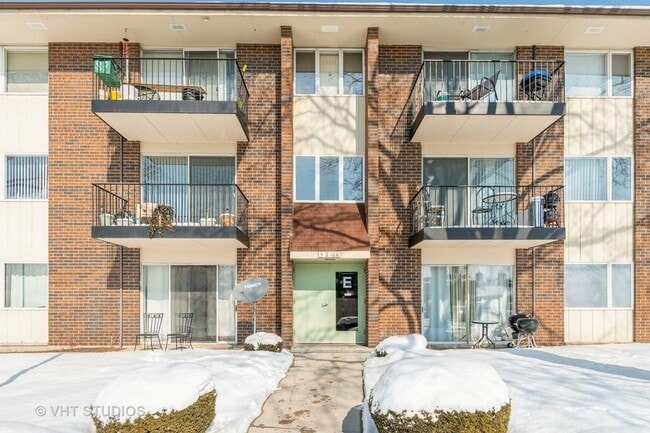 Building Photo - 5S100 Pebblewood Ln Unit E4 Rental