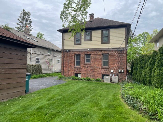 Photo - 954 Chester St
