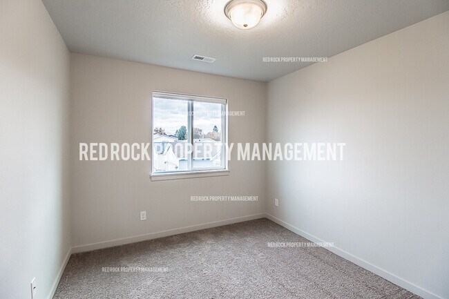 Photo - 213 Woodlawn Ln