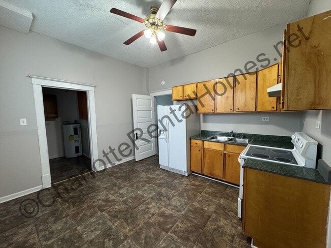 Photo - 113 E Pine St