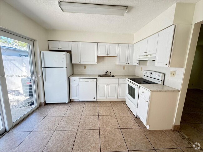 Building Photo - 606 SW 5th Ave Rental
