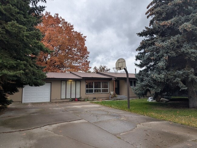 Photo - 1460 Marjorie St