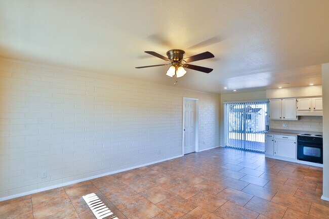 Photo - 250 W Hunter St