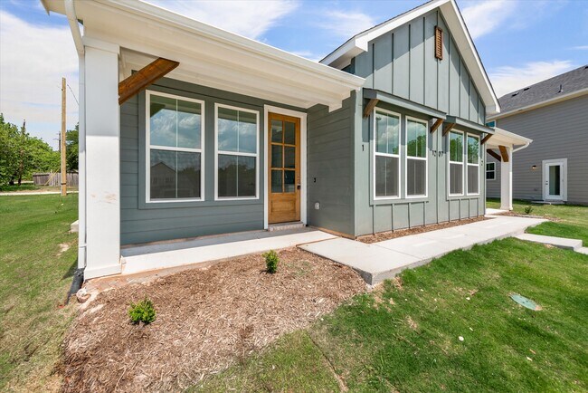 1207 Chestnut Ct