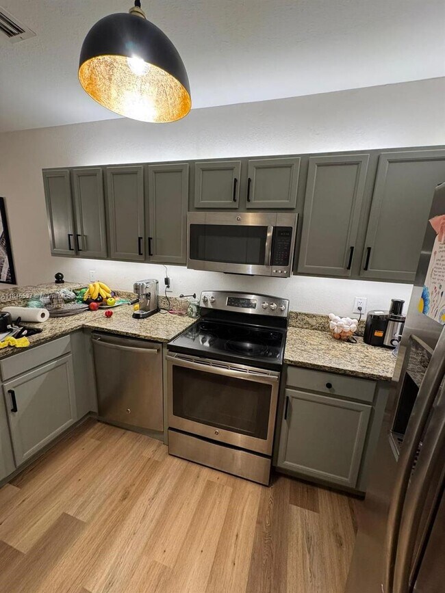 Photo - 8960 NW 97th Ave Unidad 212 Rental
