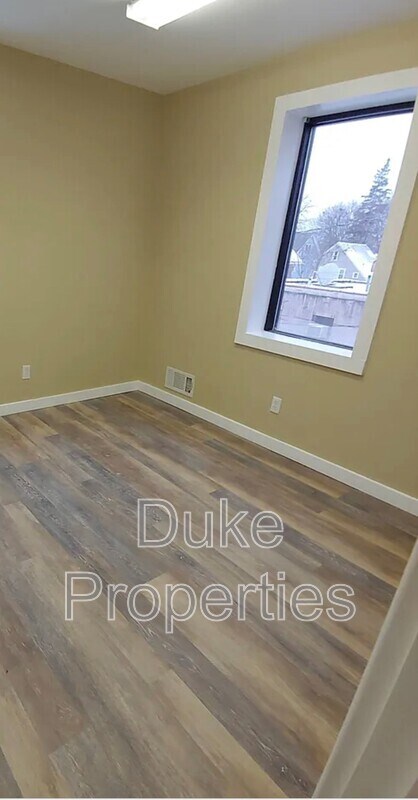 Photo - 537 Thurston Rd Unit Up