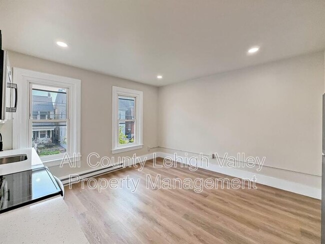 Photo - 122 E Goepp St Unit 3