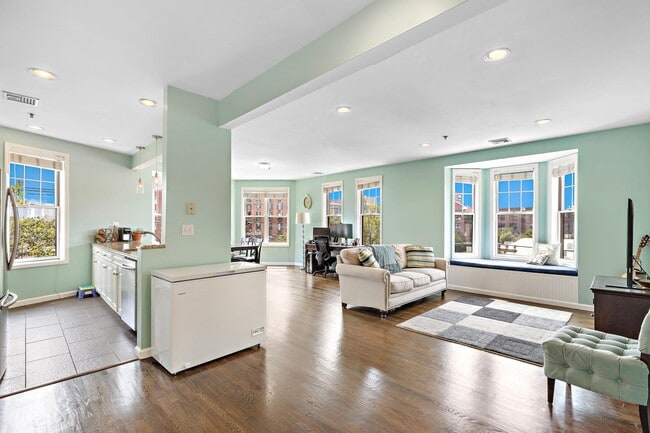 Building Photo - 71 Grand St Unit 4D Rental